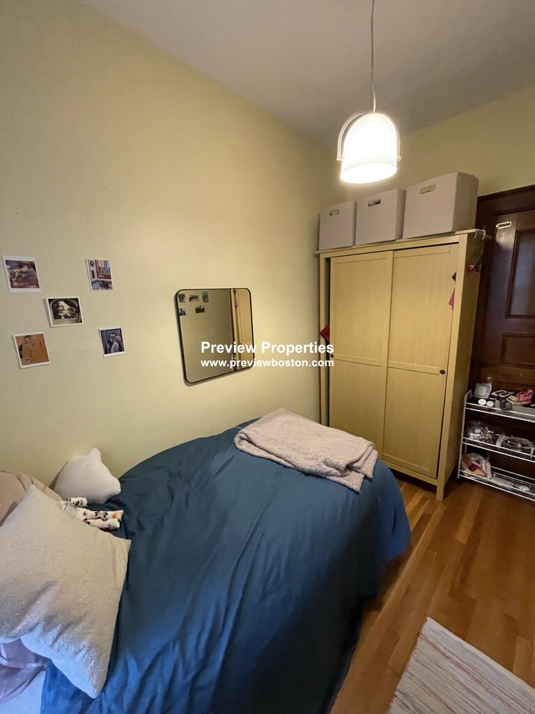 849 Beacon St, Fenway