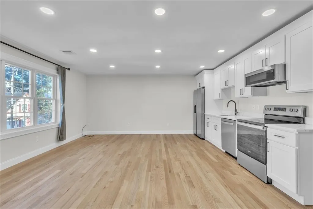 16-18 Peckham Ave, Brockton