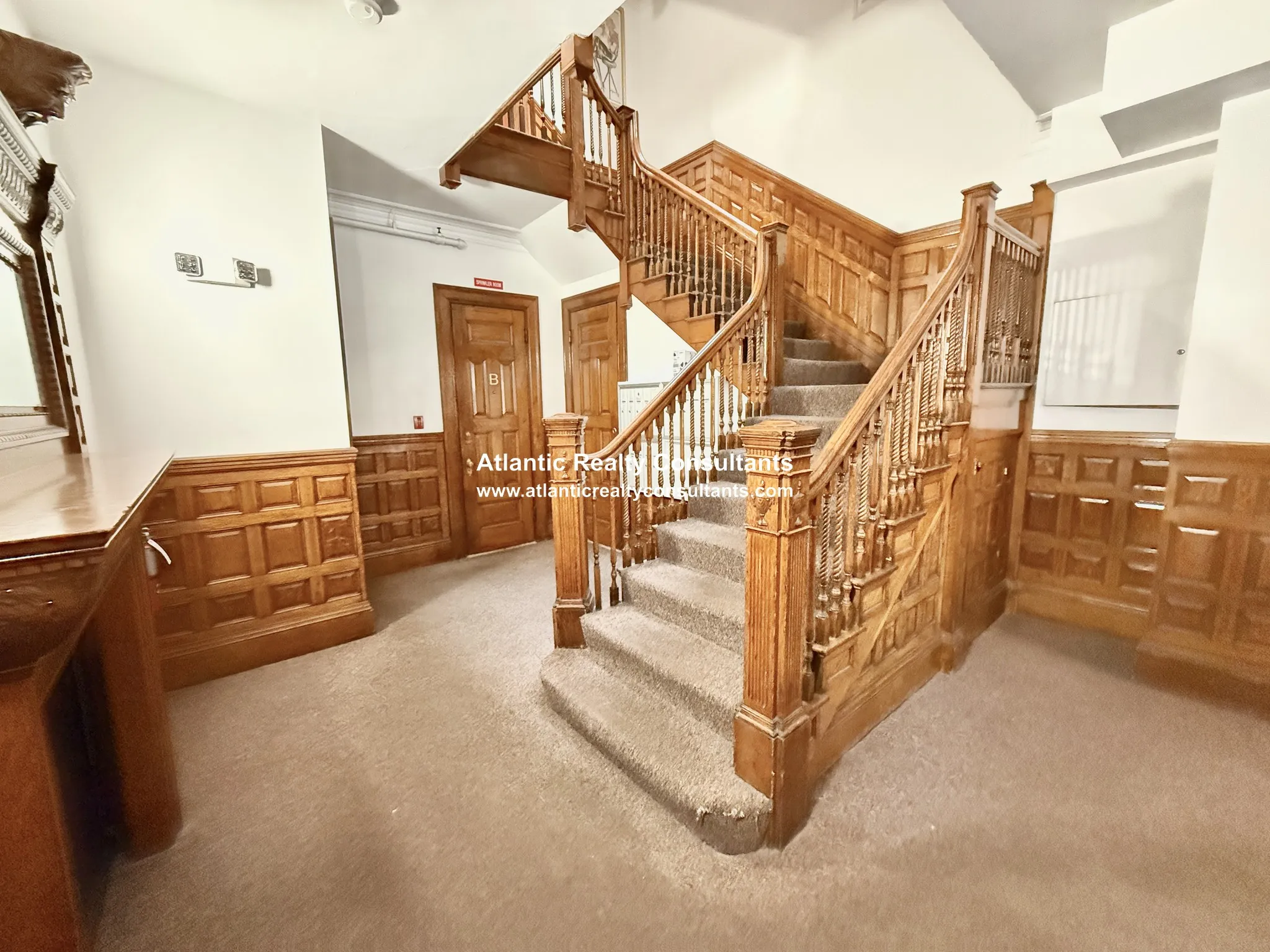 1061 Beacon St, Longwood