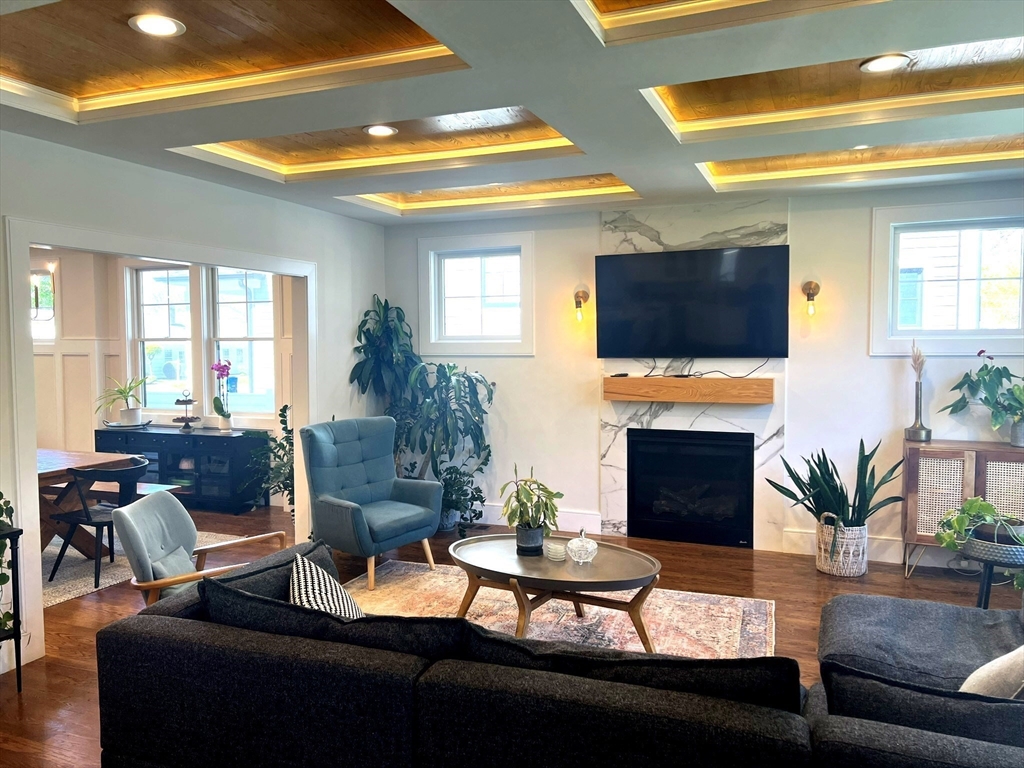 19 Shute Path, Newton Center