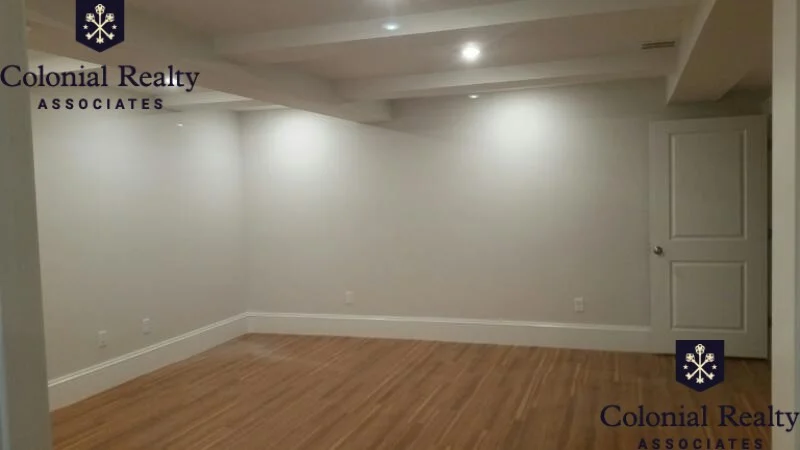 2048 Beacon St, Waban