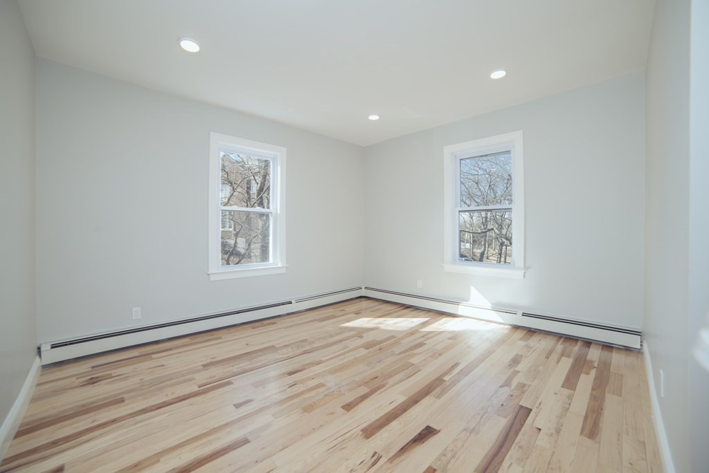 10 Duffley Ct, Chestnut Hill