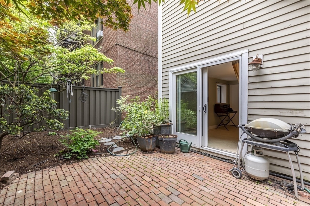 54 Trowbridge, Mid-Cambridge