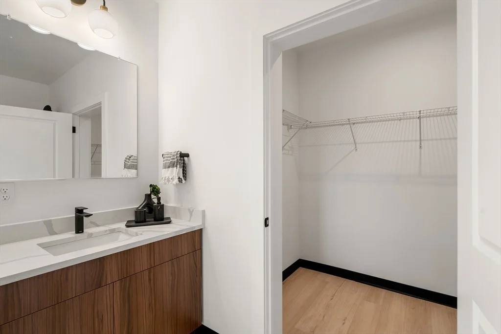 600 Broadway, Everett