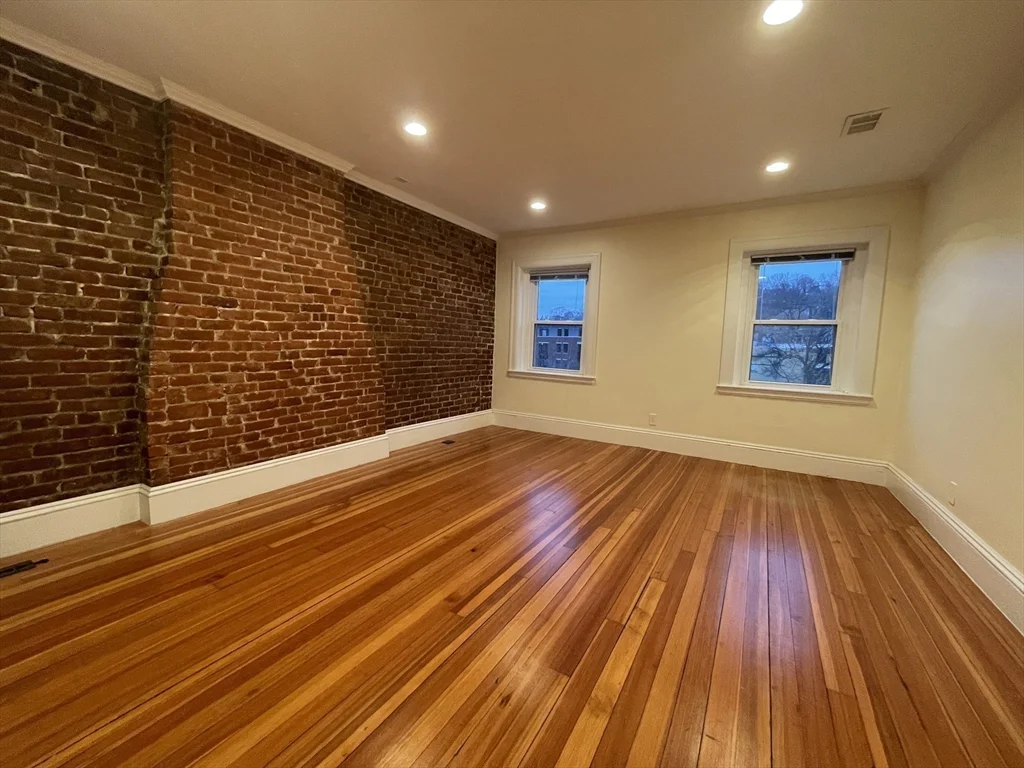 1616 Beacon St, Corey Hill