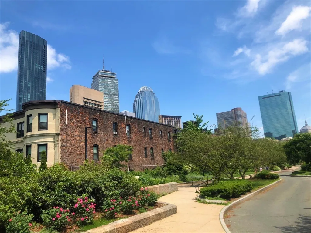 424 Massachusetts Ave, South End