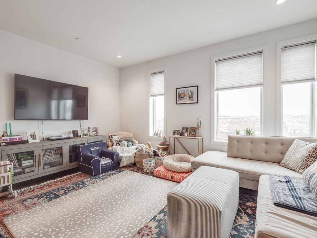 2 West 6th St, South Boston