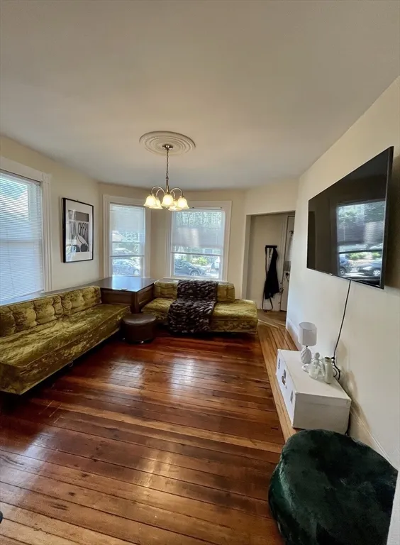 178 Robbins St, South Side