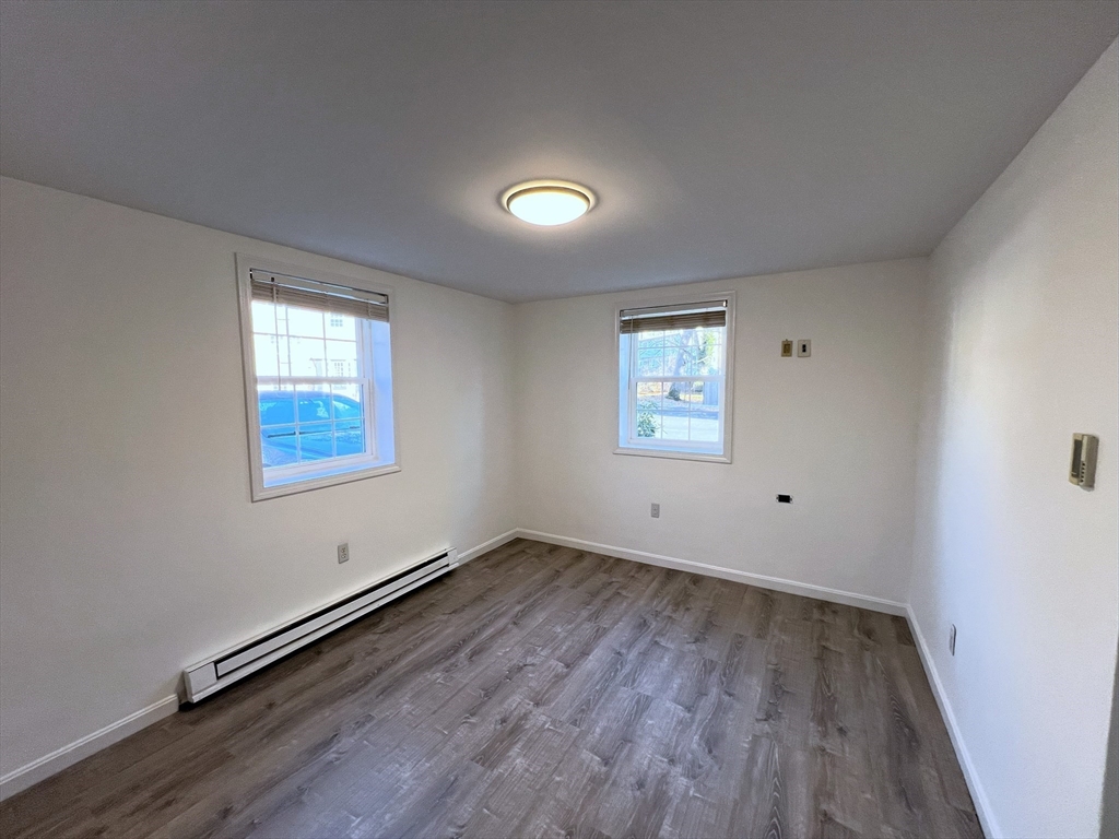 2 Colonial Village Dr, Arlington Heights