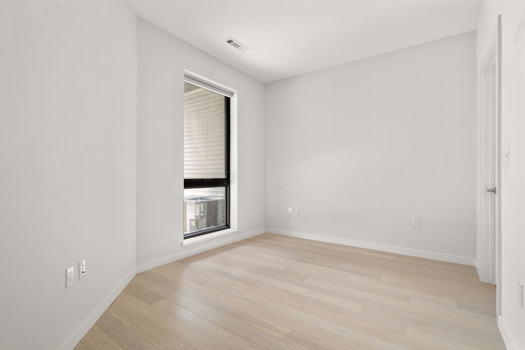 45 W 3rd St, South Boston