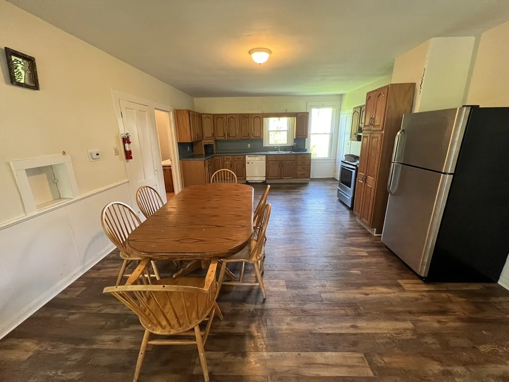 986 South East St, Amherst