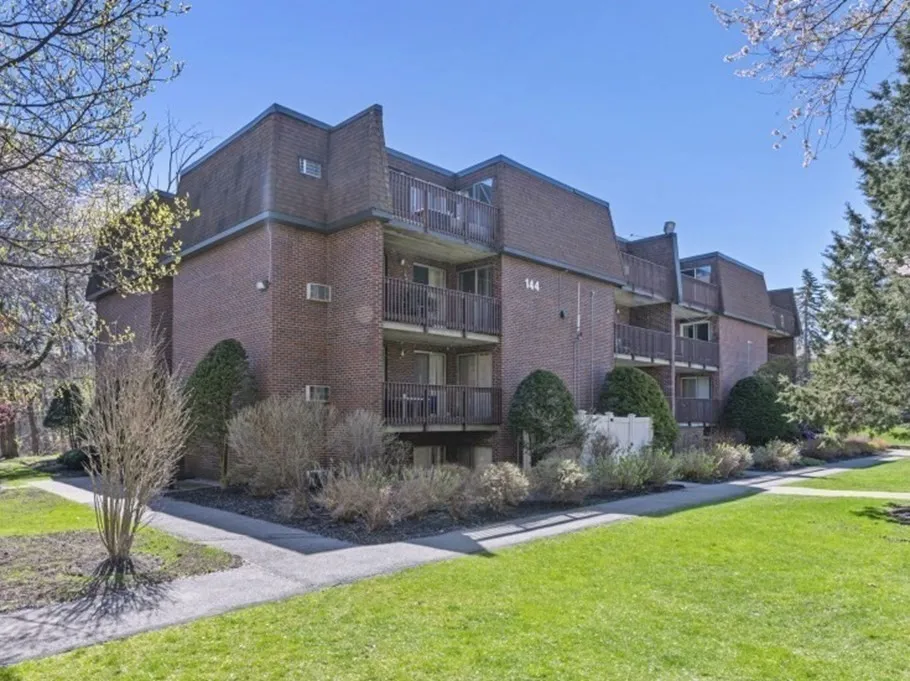 144 Kenrick St, Oak Square