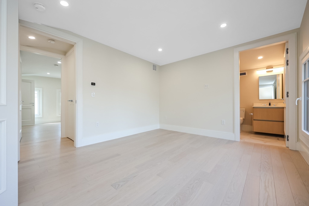 116 Columbia St, North Brookline