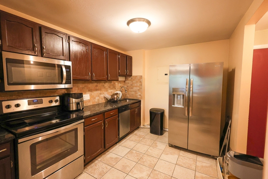 10 Linda Ln, Dorchester