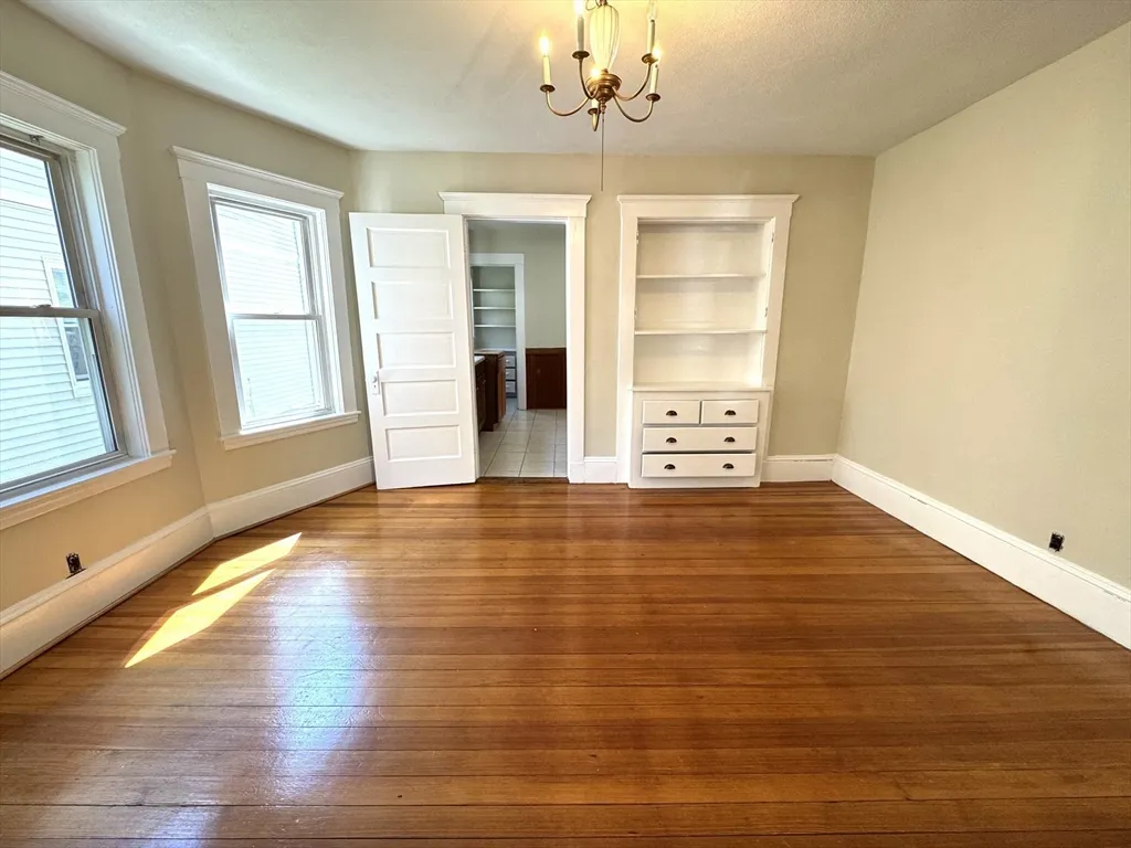 20 Hunnewell Ave, Oak Square