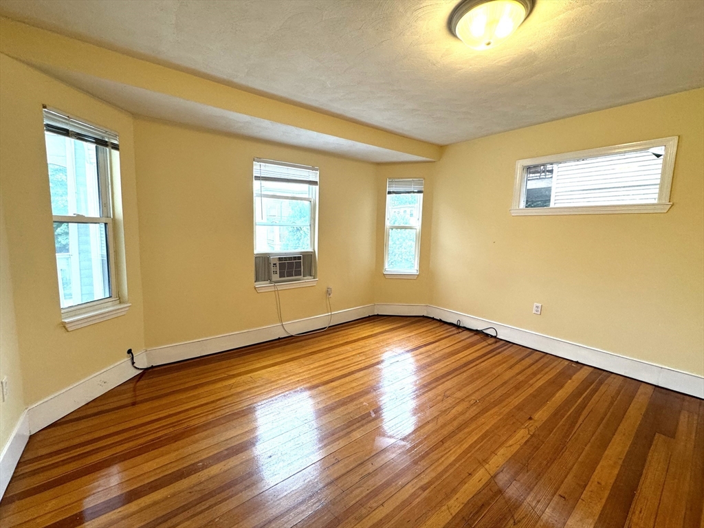 4057 Washington St, Roslindale