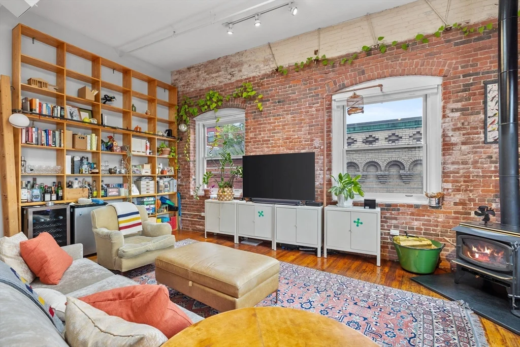 150 Lincoln St, Leather District