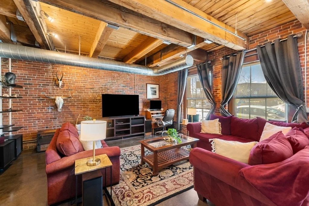 9 W Broadway, South Boston