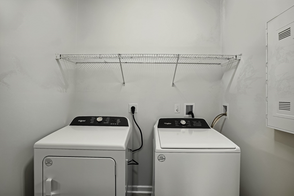 4 Winslow Ln, Grafton