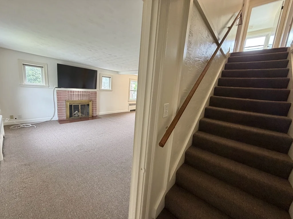 17 Hatfield Rd, West Newton