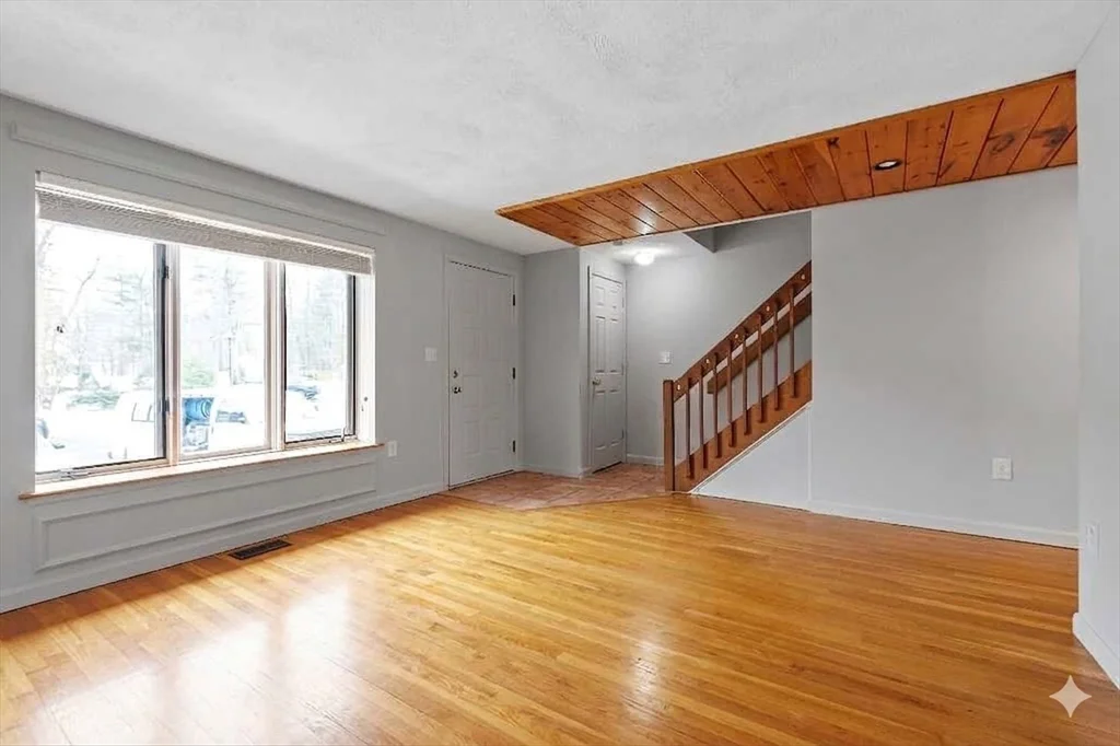 8 Deer Path, Maynard