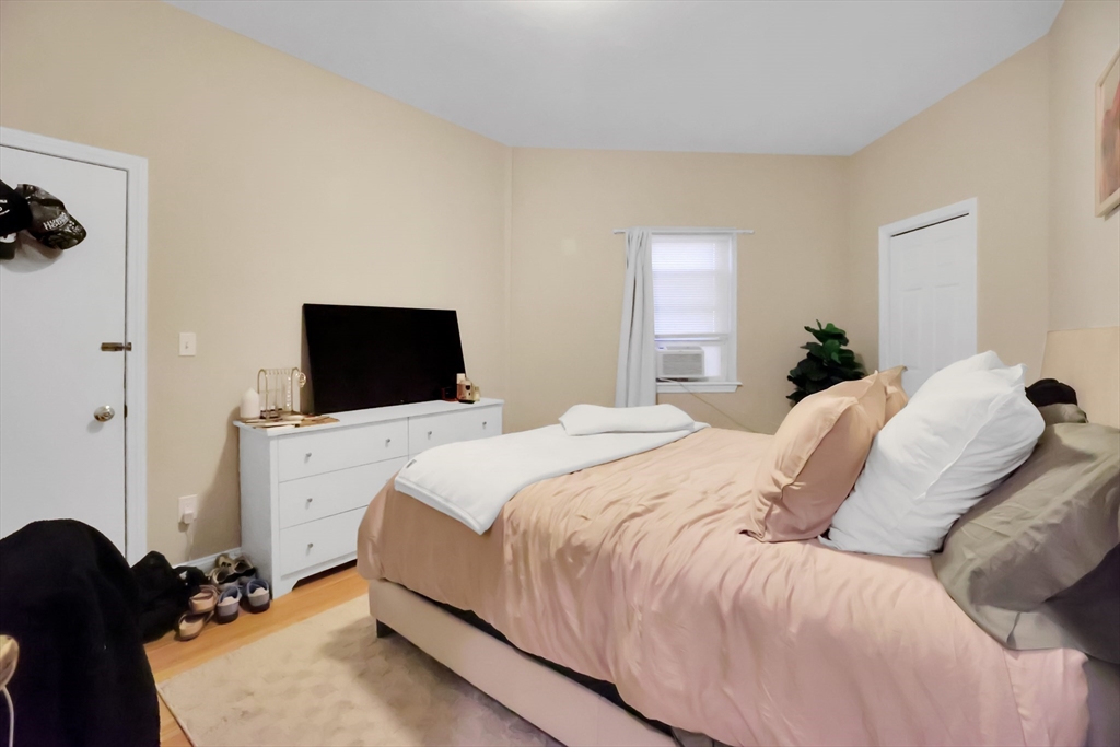 290 E 8th St, South Boston