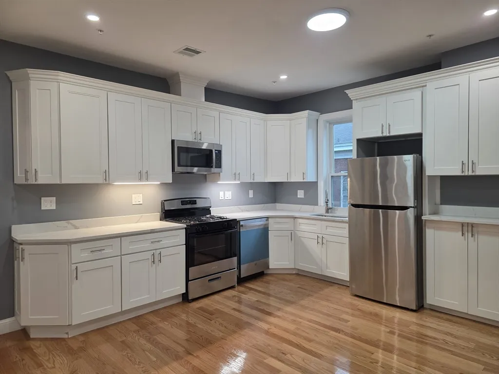 339 Cambridge St, East Cambridge