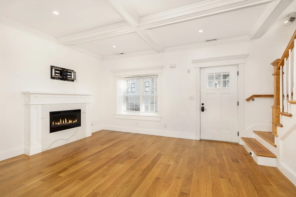 12 S Mason St, Salem