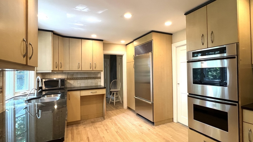 30 Thackeray Rd, Wellesley