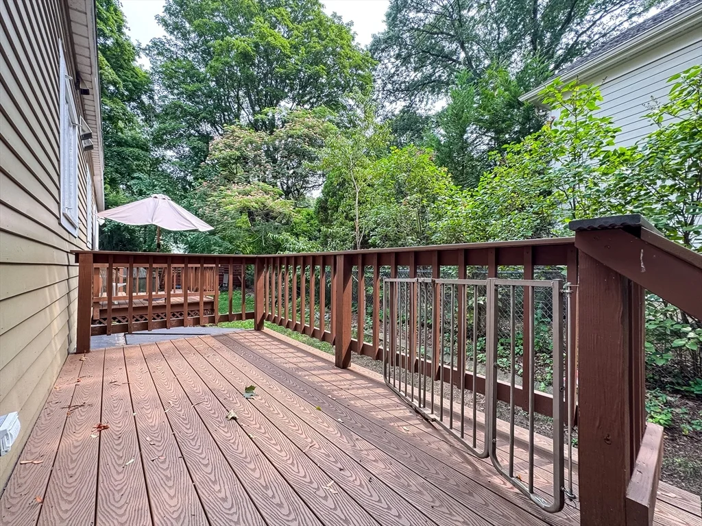 11 Maple Cir, Newton