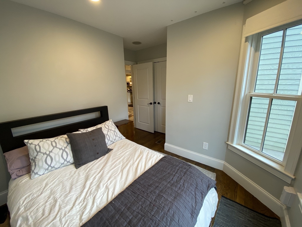 15 Oakdale, Jamaica Plain