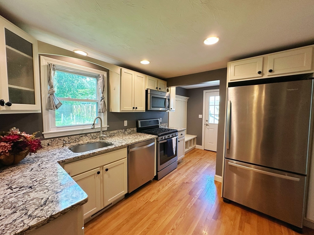 14 French Ave, Wayland