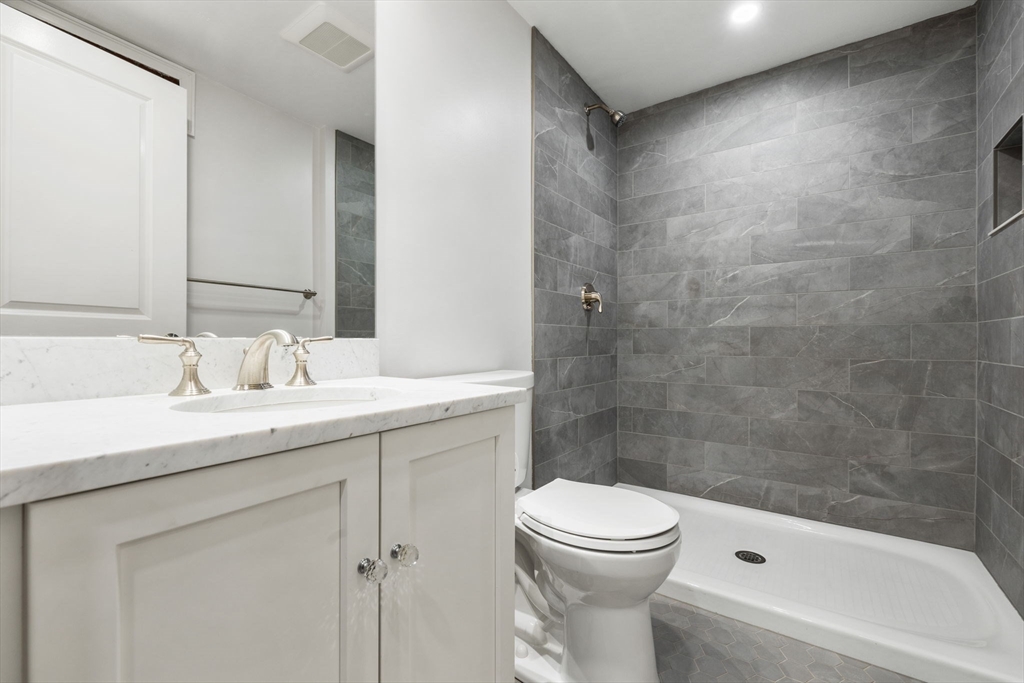 99 Fulton St, North End