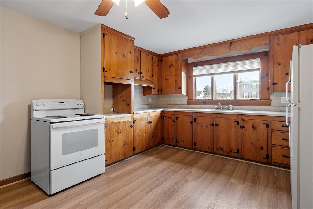 104 N Main St, Mansfield