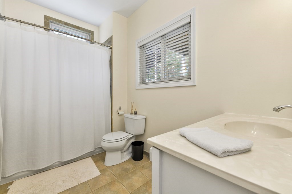 156 Sycamore St, Winter Hill