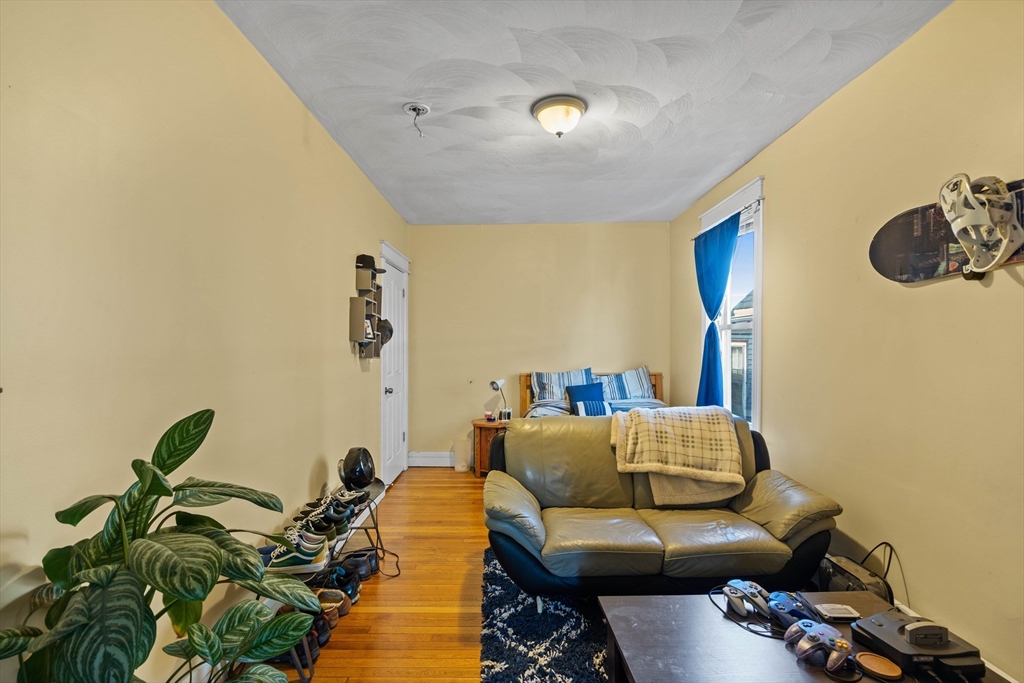 18 Gaston St, Roxbury