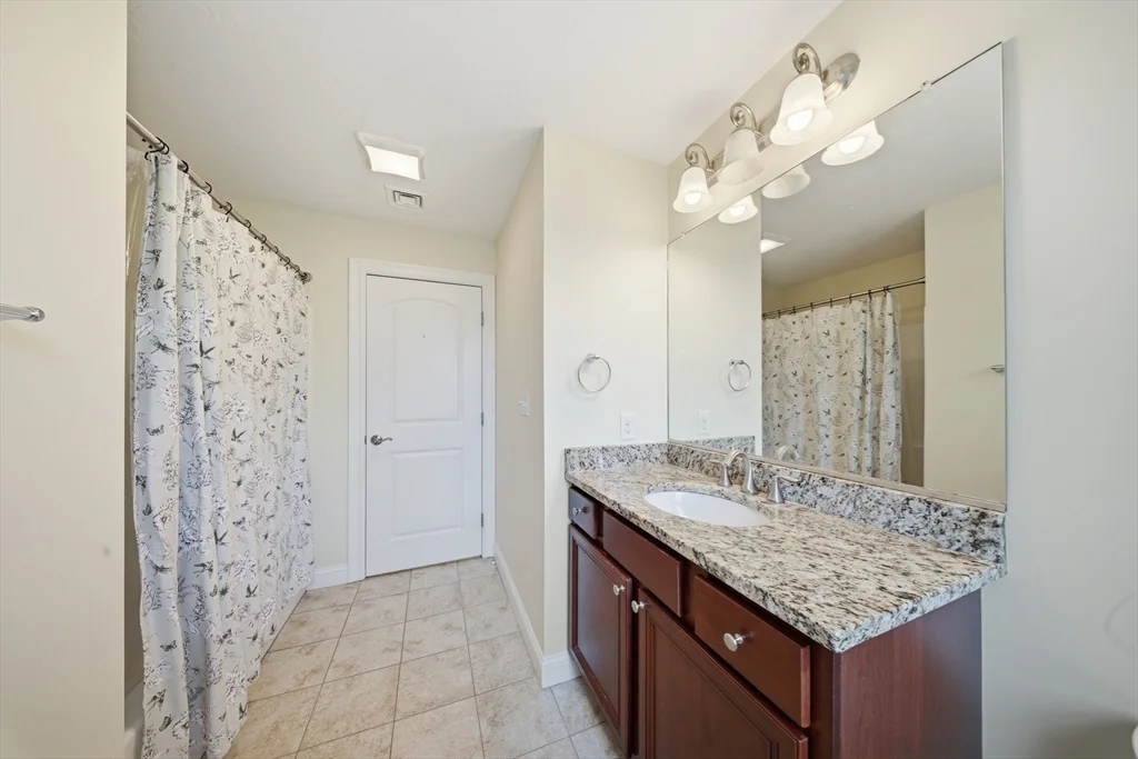 2 Williamsburg Way, Medway