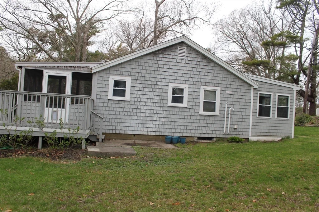 81 Winthrop Rd, Manomet