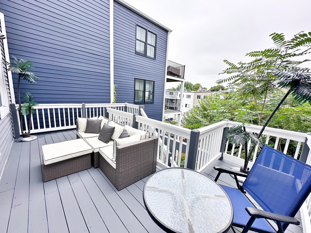 364 Sumner St, East Boston