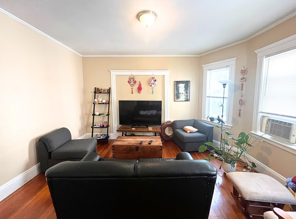 3907 Washington St, Jamaica Plain