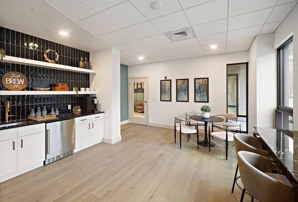 1025 Massachusetts Ave, Arlington Heights