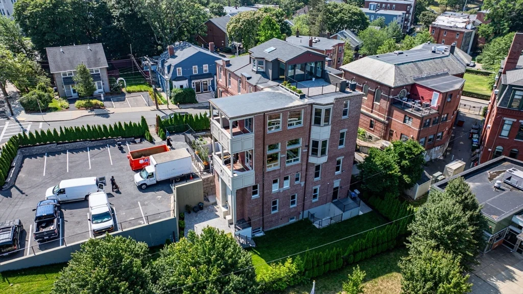 85 Regent St, Roxbury