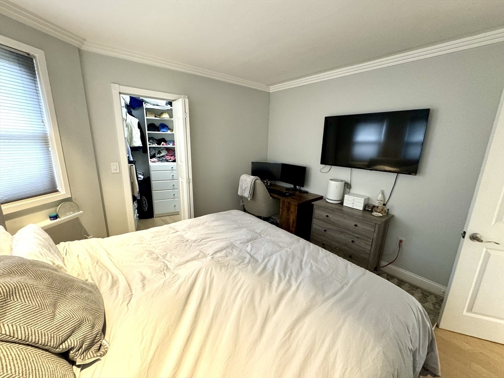 560 Commercial St, North End