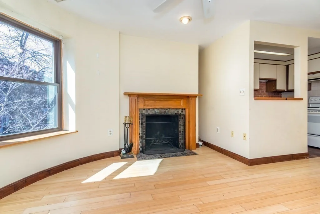 103 Gainsborough St, Fenway