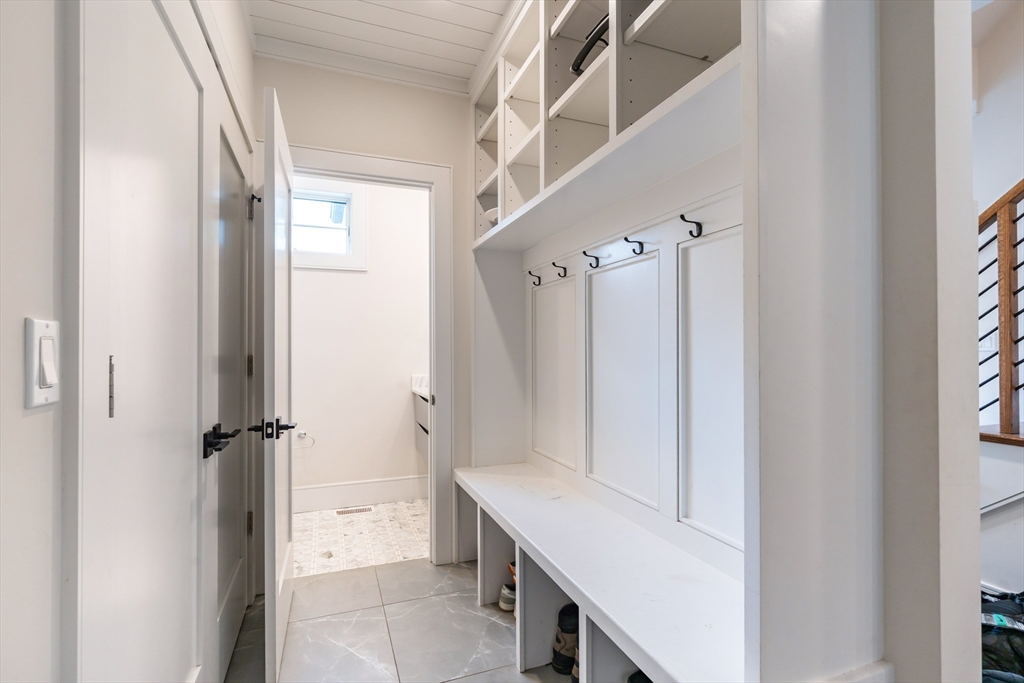 19 Shute Path, Newton Center