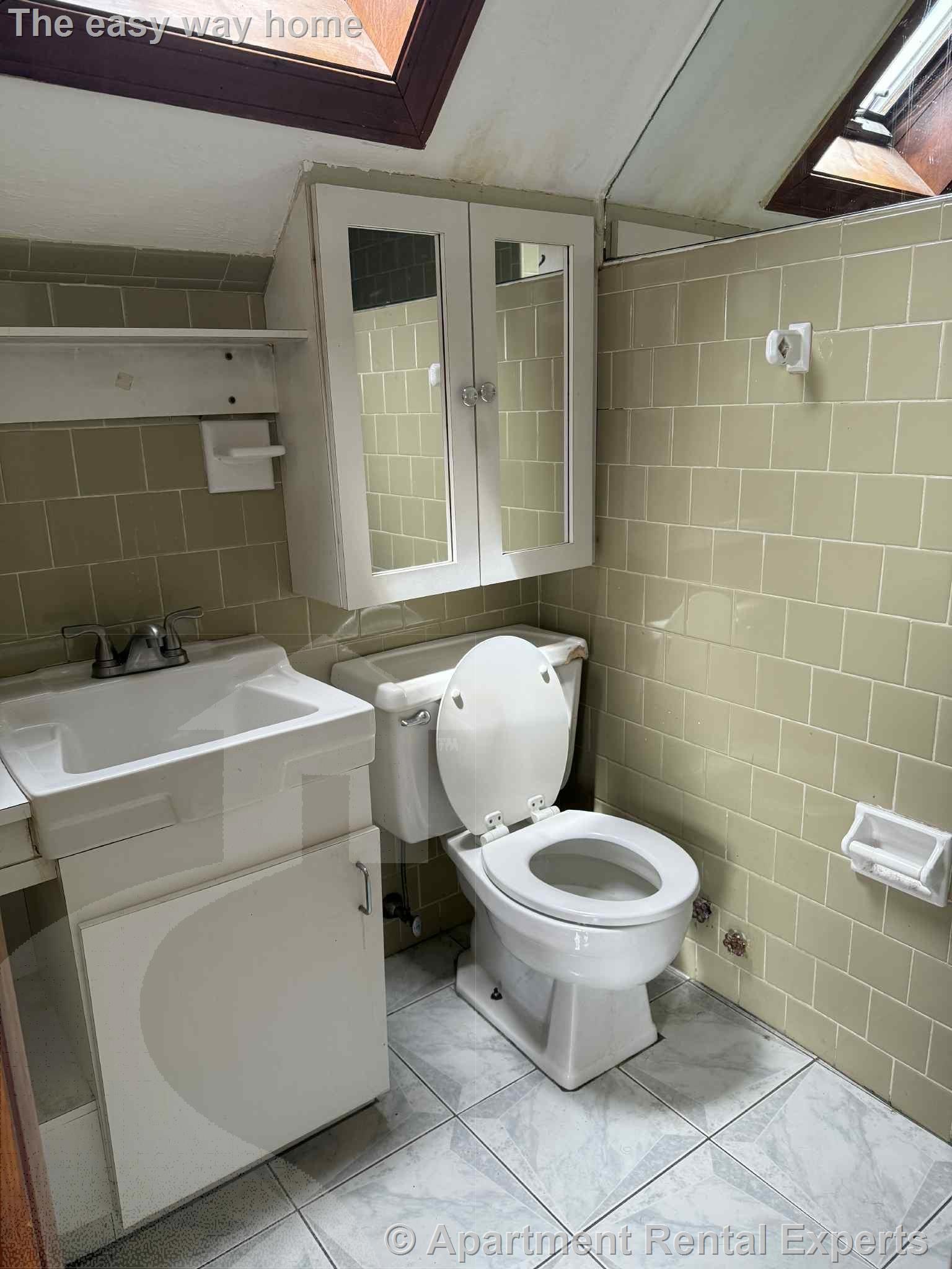 10 Windsor Rd, Tufts