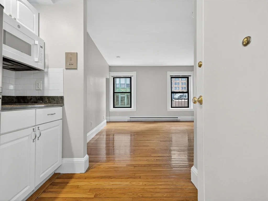 226 Newbury St, Back Bay