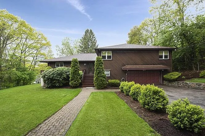 43 Jacobs Ter, Oak Hill