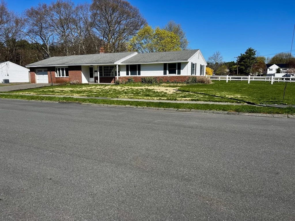 1 Perkins Rd, Danvers