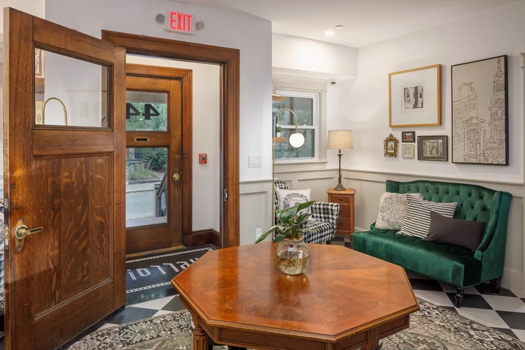 44 Winslow Rd, North Brookline